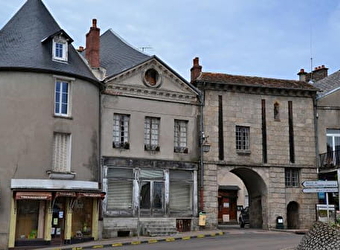 Porte Notre-Dame et les fortifications - CHATEAU-CHINON (VILLE)