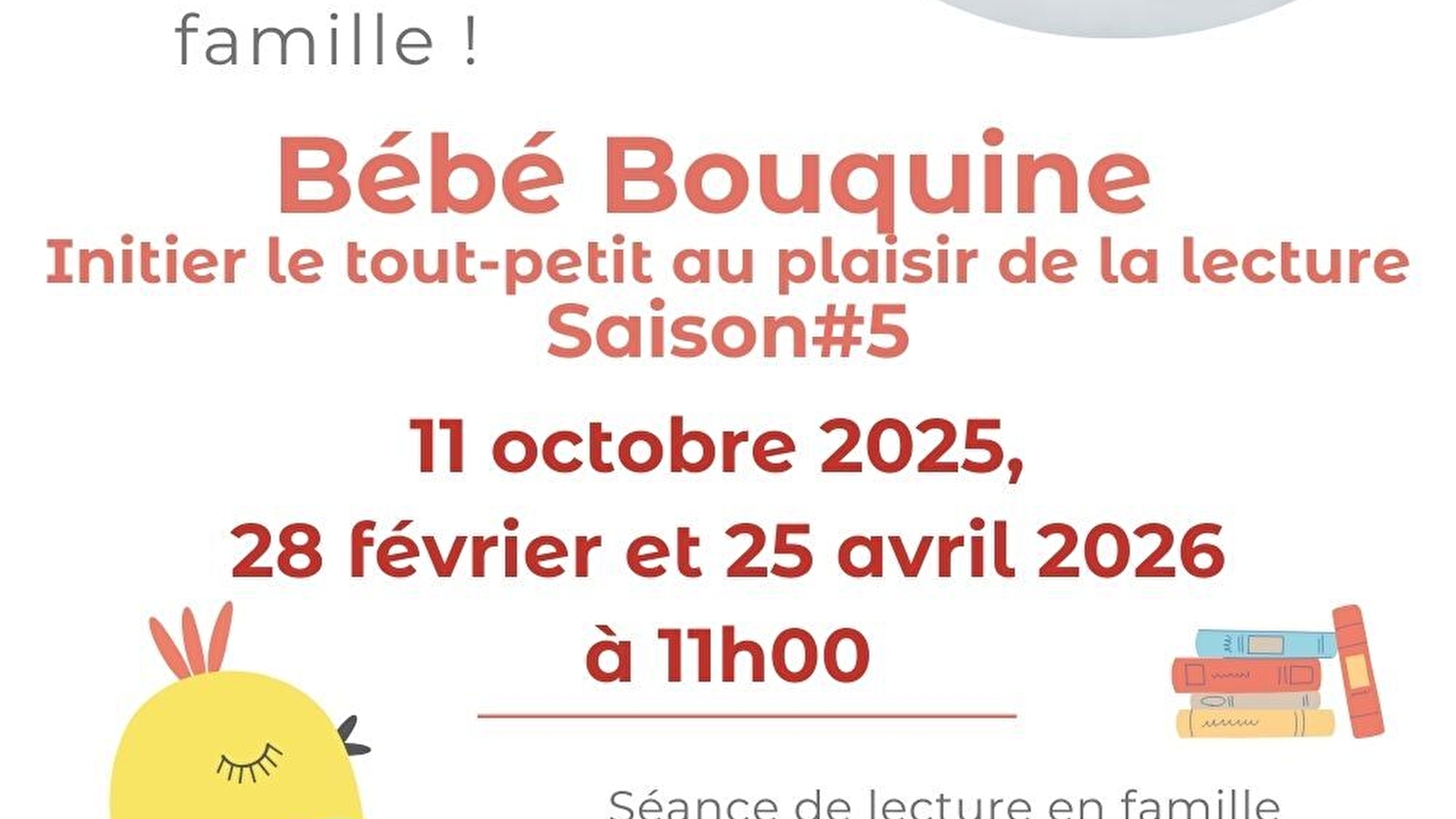 Bébé bouquine en famille