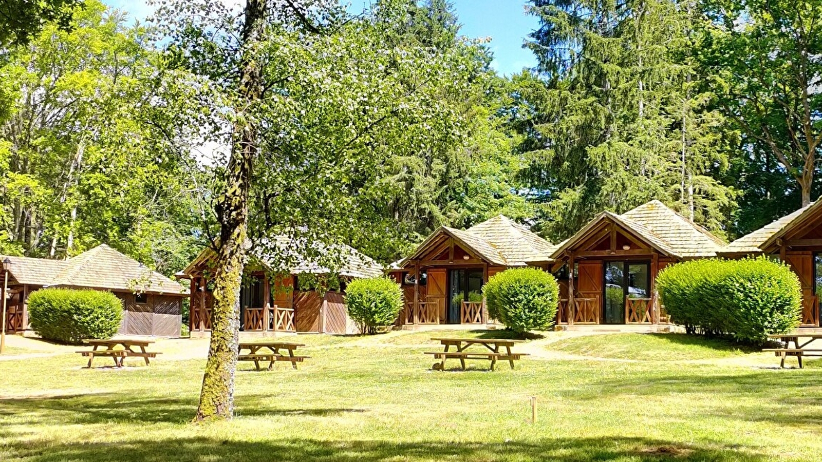 Location hébergements Chalets n°4 de 6 personnes Lac des Settons Morvan - Activital