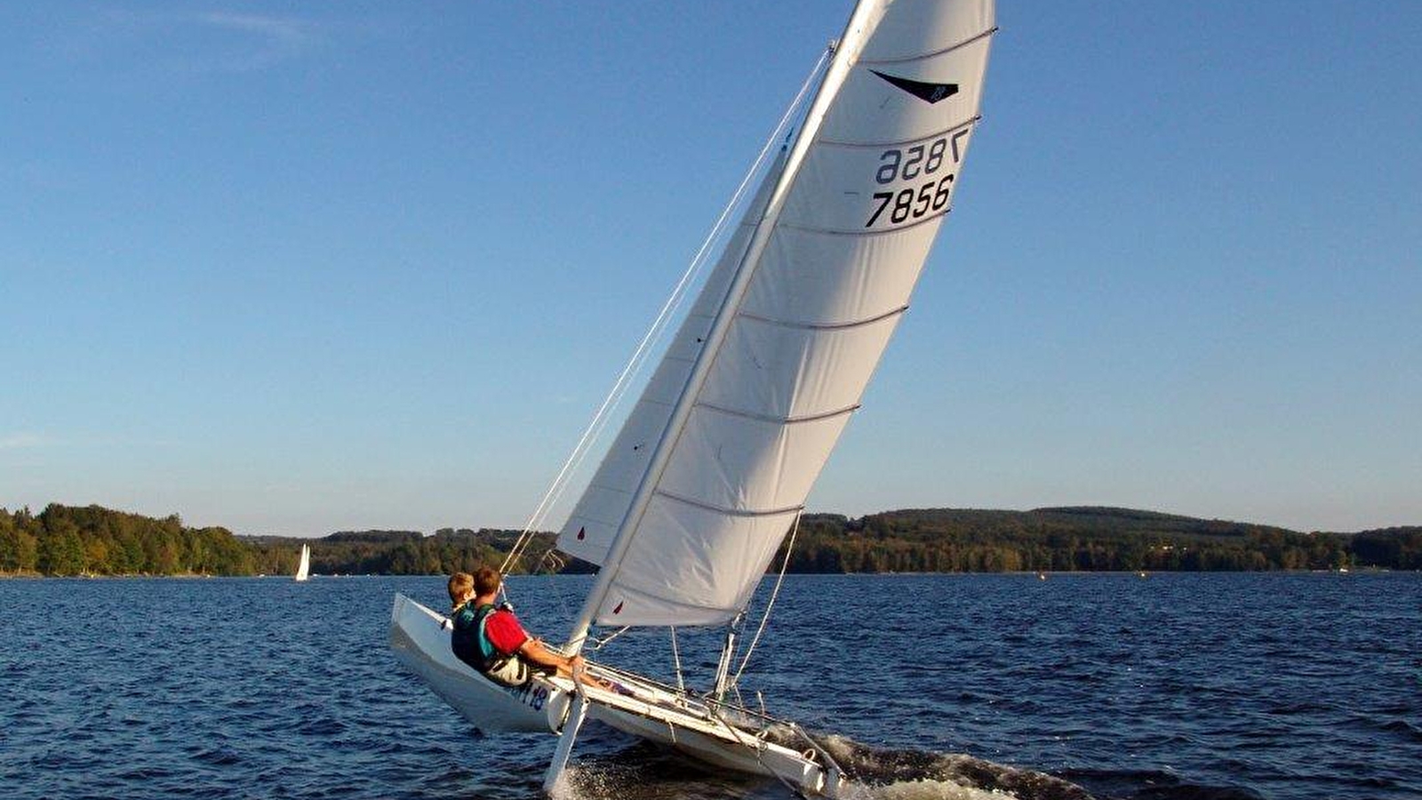 Catamaran MORVAN LAC DES SETTONS ACTIVITAL