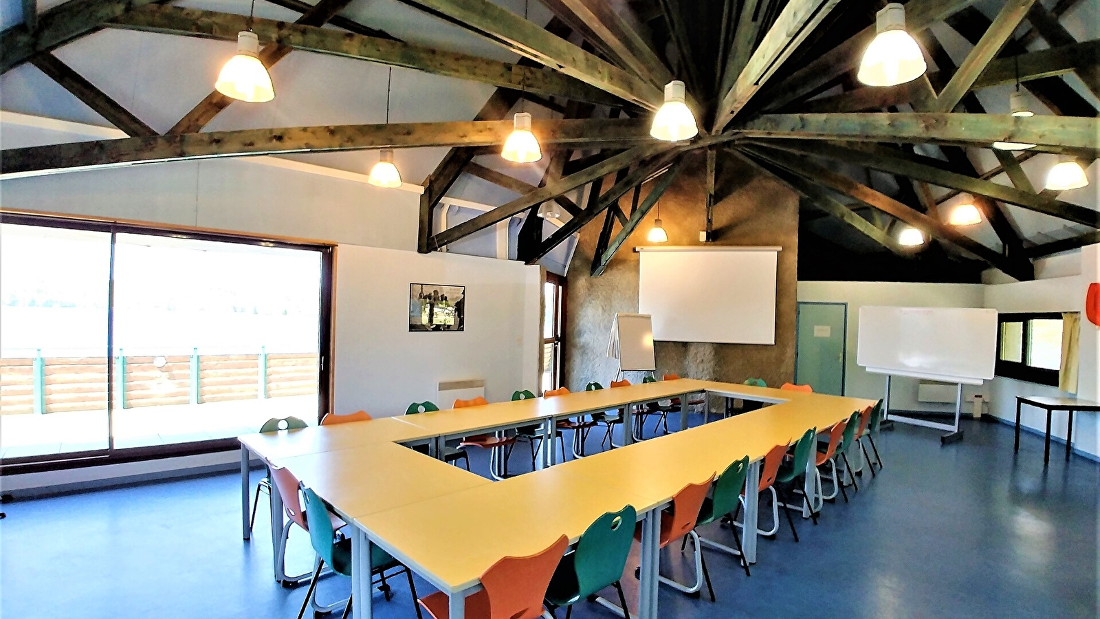 Salle de séminaire au lac des Settons 