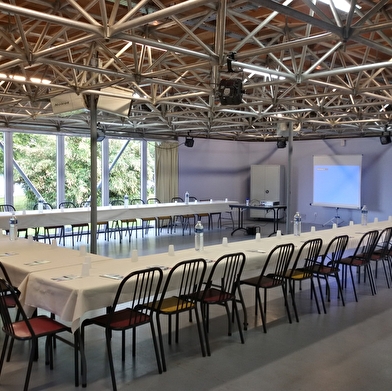 Salle de séminaire au lac des Settons 