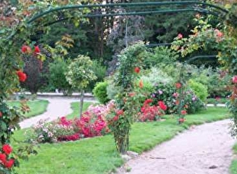 Aire de pique-nique de la Roseraie - LA CELLE-EN-MORVAN