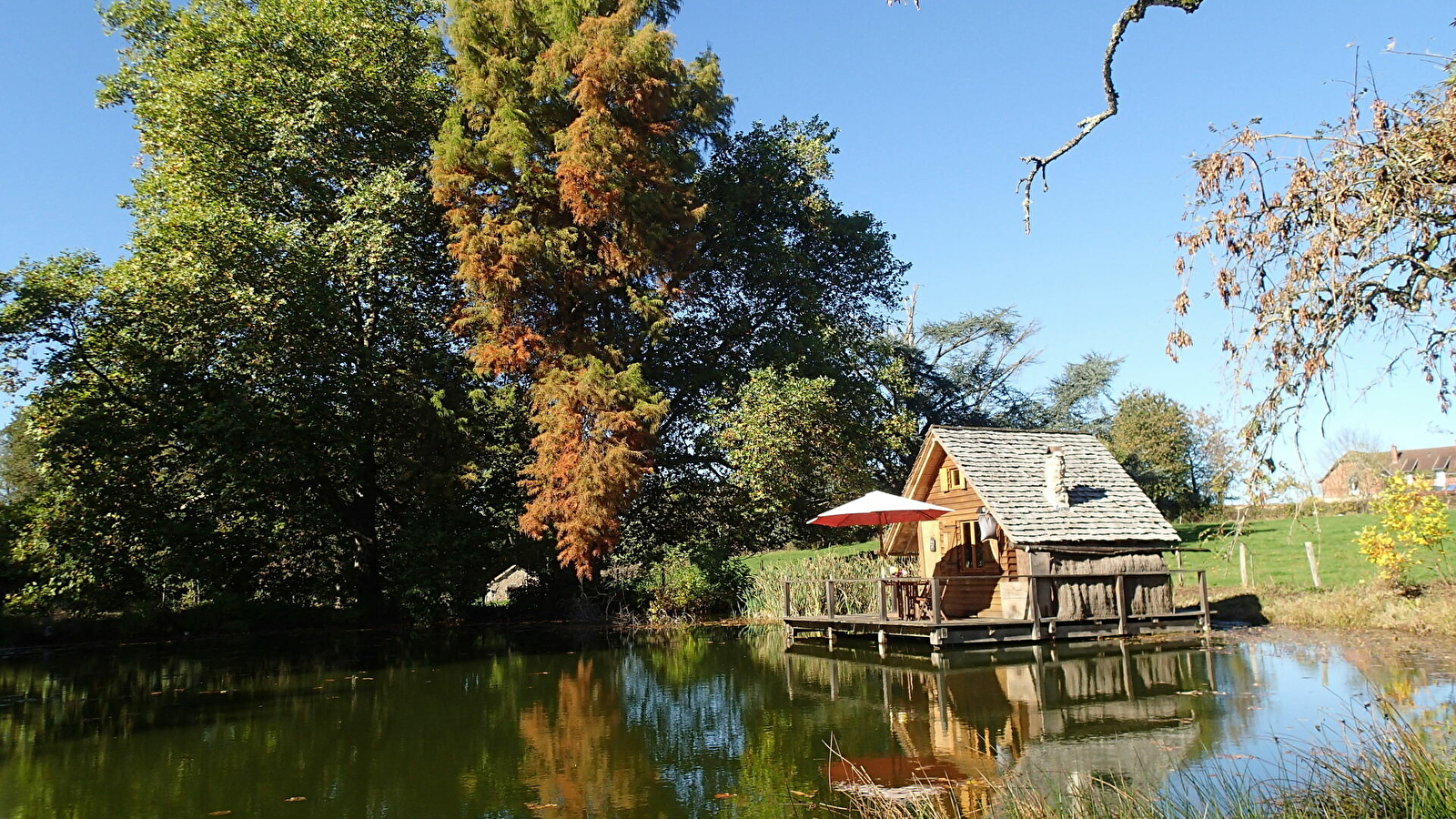 Cabanes Lacustres - Cabanes sur l'eau - Domaine du Château d'Ettevaux