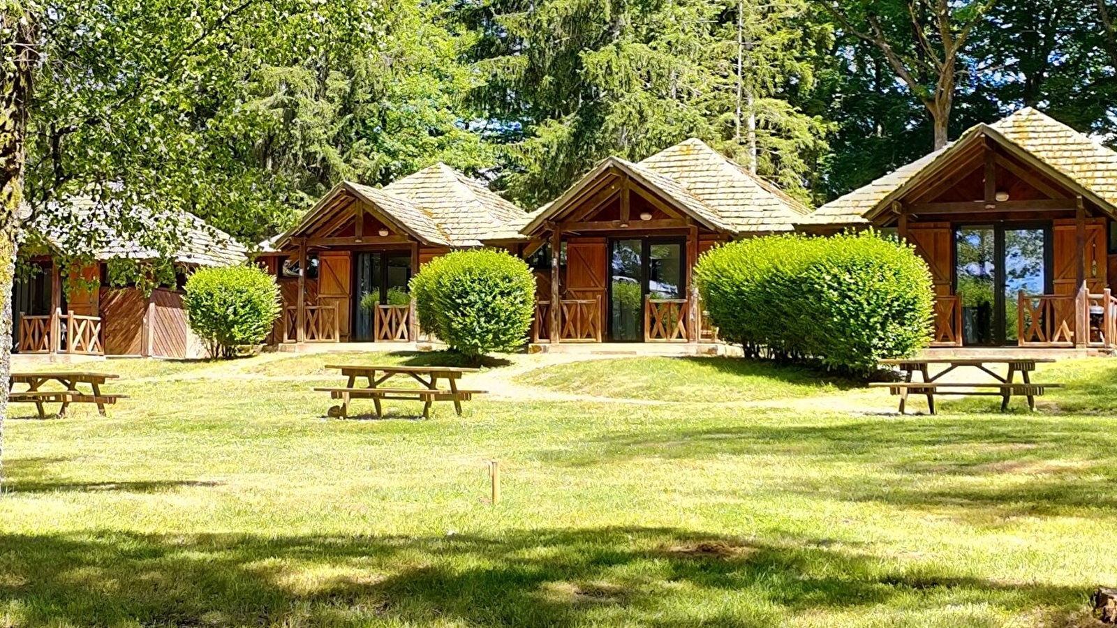 Location hébergements Chalets n°3 de 6 personnes Lac des Settons Morvan - Activital