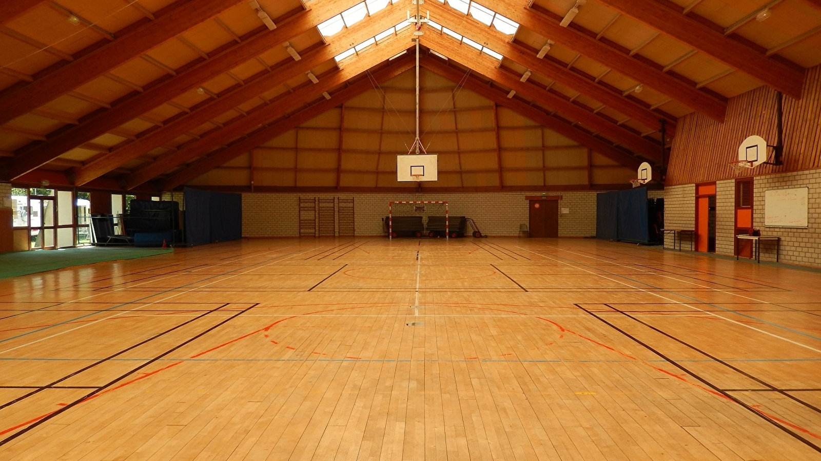 Salle communale de la mairie de Moulins-Engilbert  