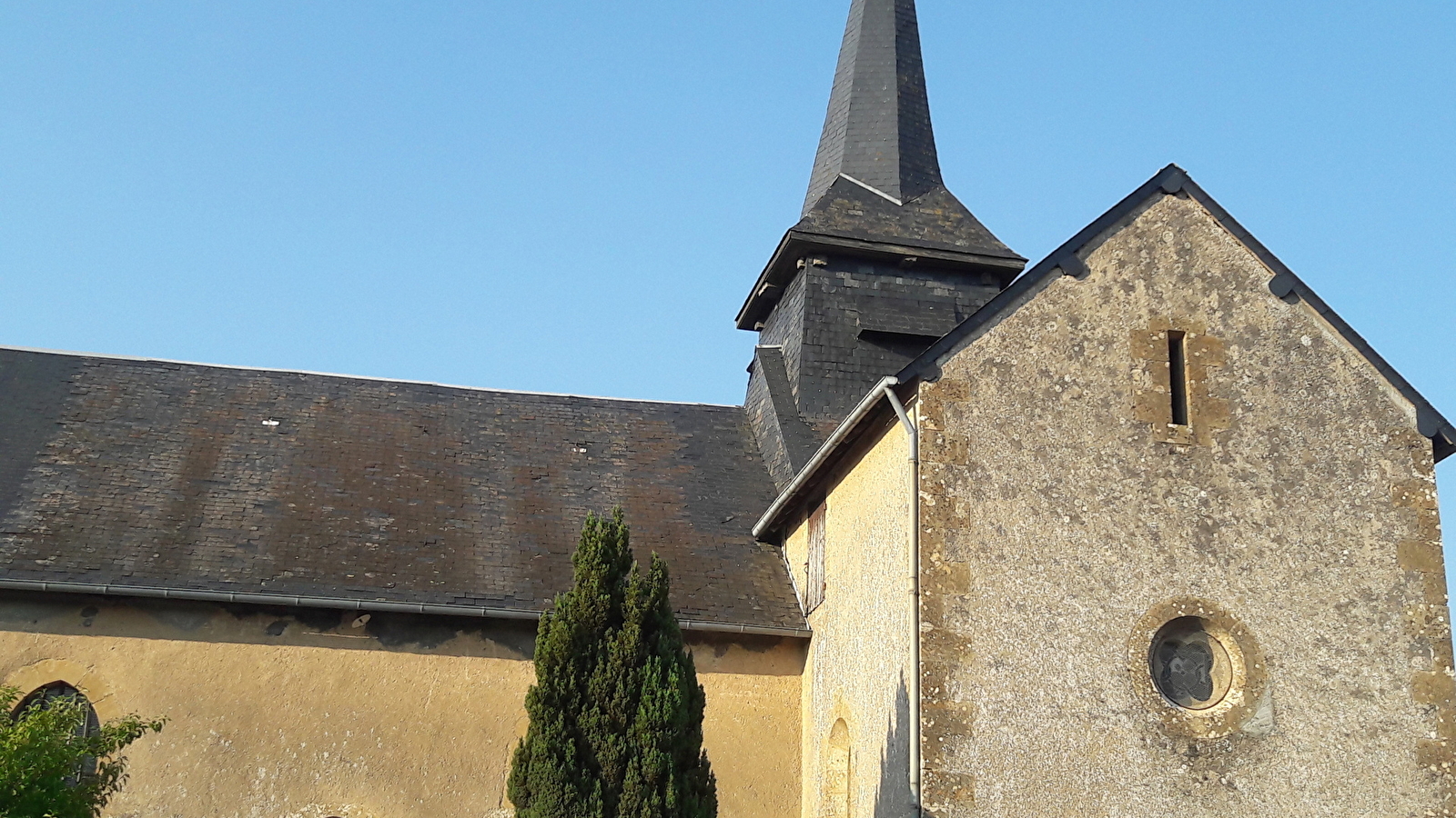 Eglise Saint Jean-Baptiste à Dun-sur-Grandry
