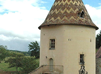 Château de Ménessaire : La Tour Féodale 'Troubadour' - MENESSAIRE