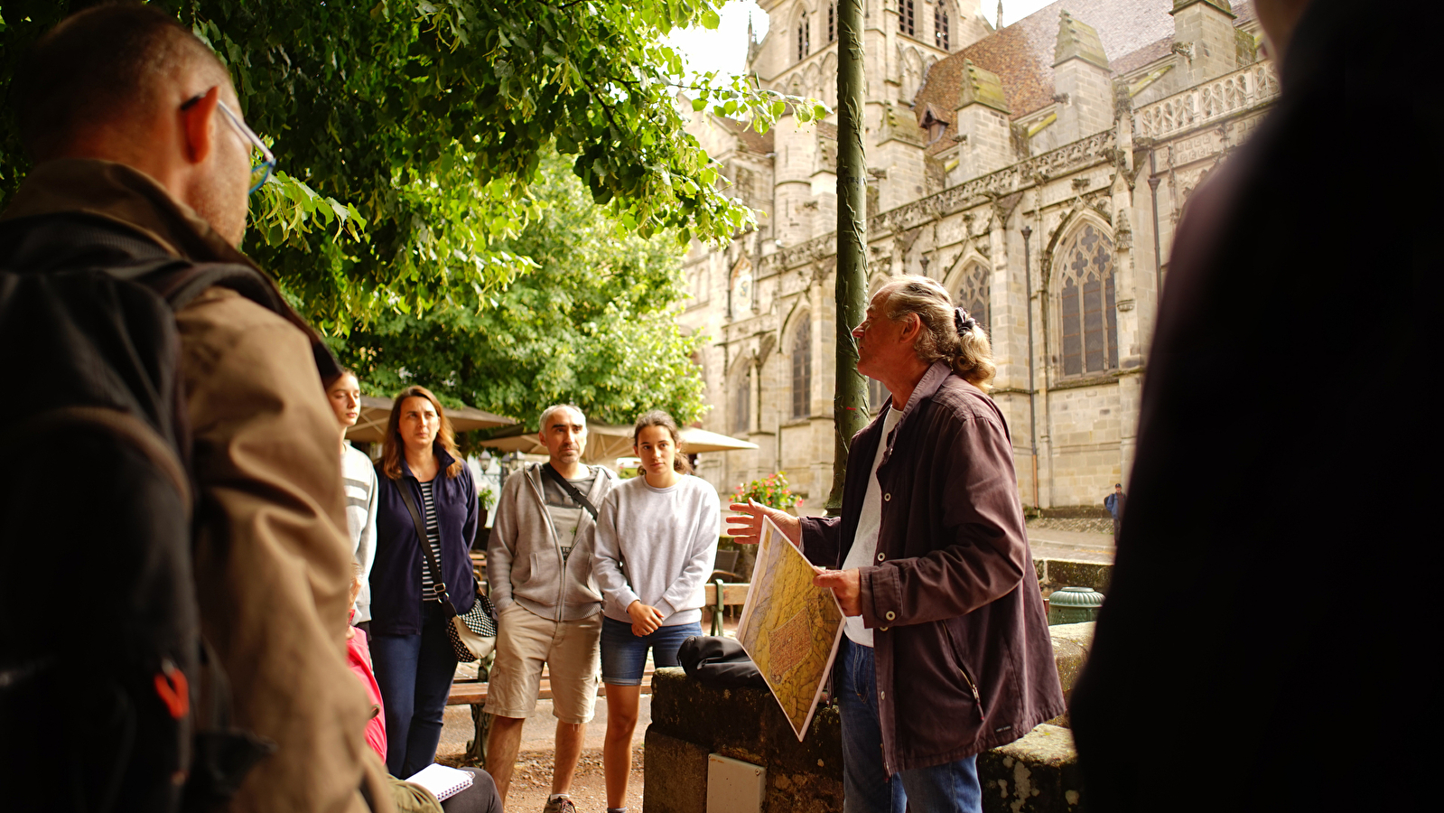 La grande visite de la cathédrale Saint-Lazare, intérieurs et extérieurs
